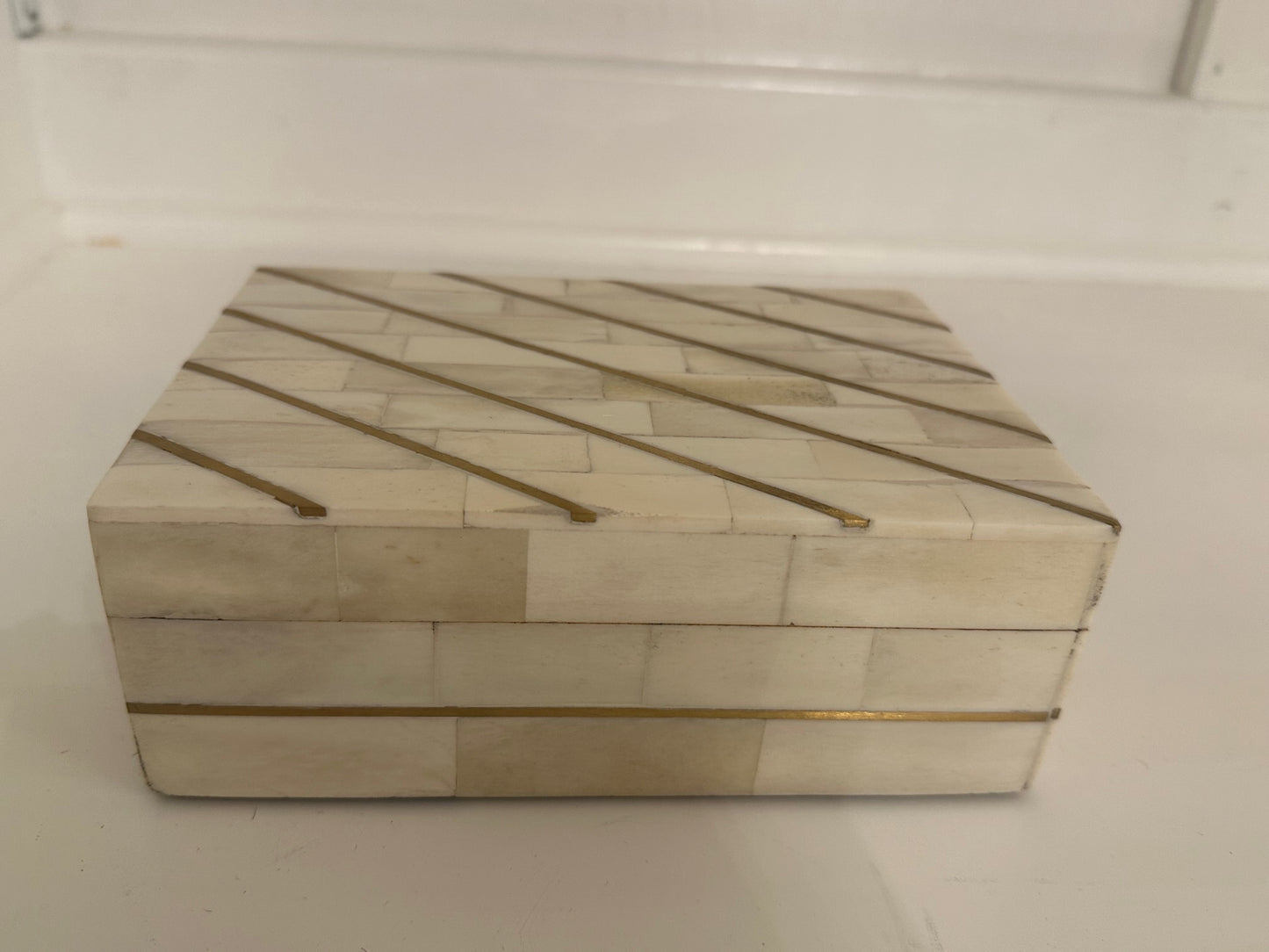 Cream/Gold Stripe Bone Box DV719